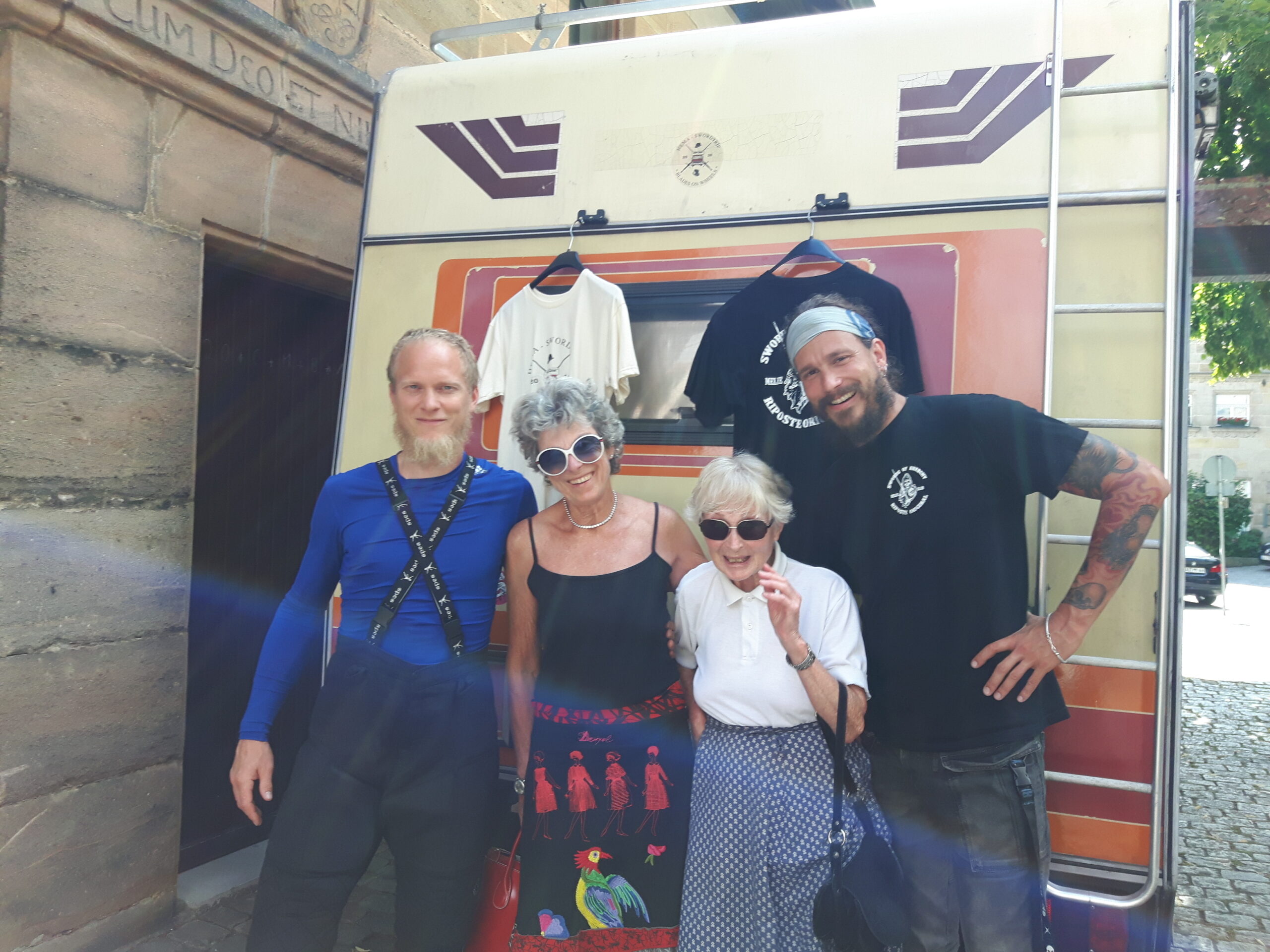 Stopp 23/Coming Home 3: Schwert und Bogen-Event im Laufer Spitalhof